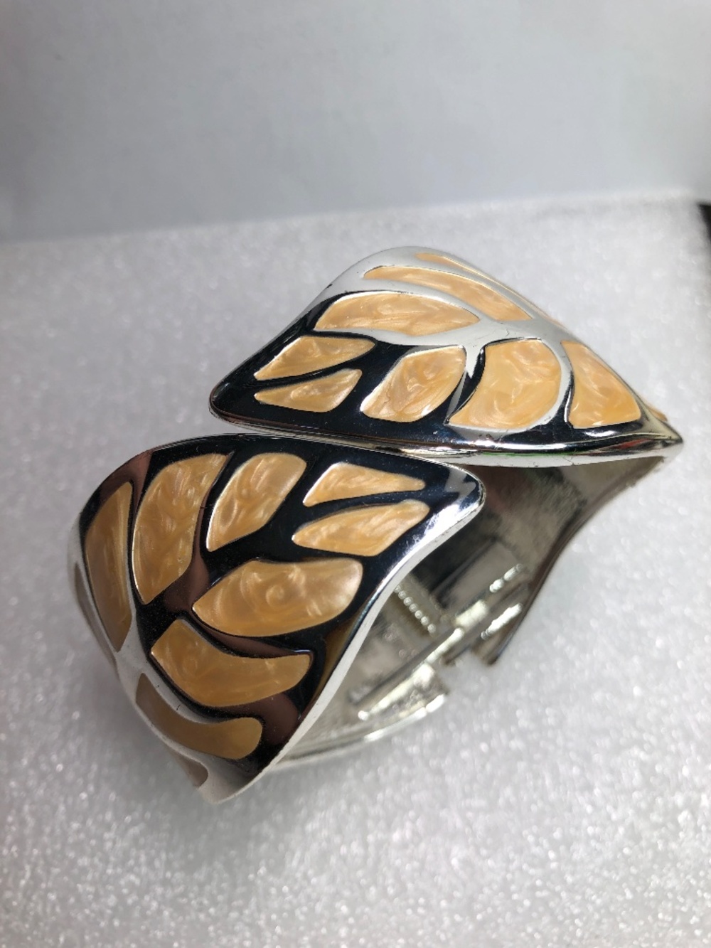 Clamper cuff leaf bracelet beige enamel silver tone